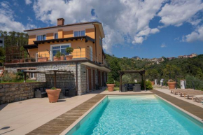 065 - VILLA LETIZIA, Elegante 2 PISCINA e Natura, 10 minuti da MARE e SPIAGGIE Casarza Ligure